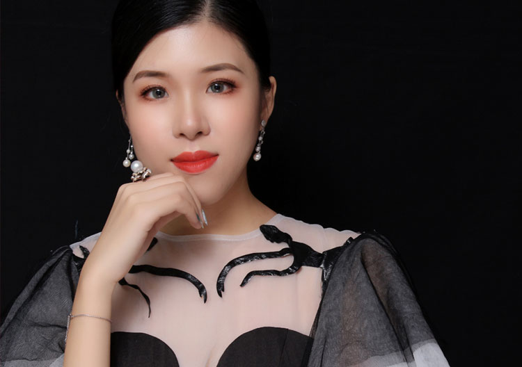 珠宝与情感之间的引导人——黄子珈